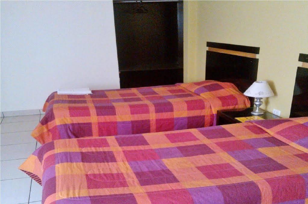 Hostal Los Balcones Наска Екстериор снимка
